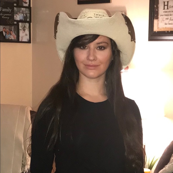 Meet your Posher, Danae - Picture 1 of 1